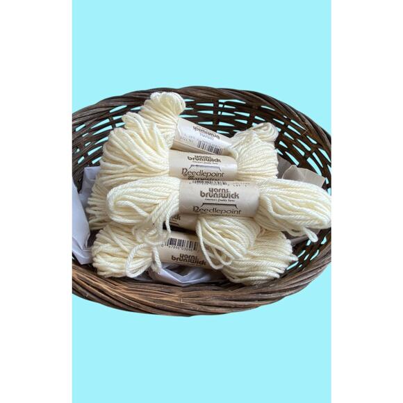 (9) 40 yd Skeins Brunswick Americas Quality Needlepoint Yarn Color 1720, Lot 1 - Picture 4 of 7